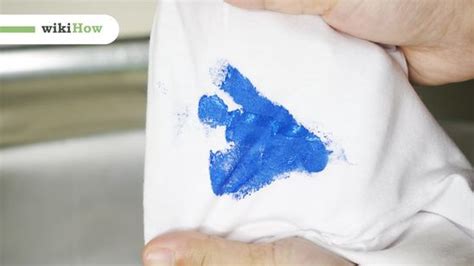 How Do I Get Acrylic Paint Out of Clothes: A Comprehensive Guide to Tackling Stubborn Stains